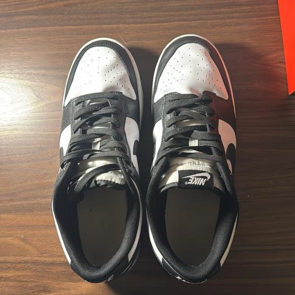 Nike panda dunks 10.5 - Picture 2 of 9